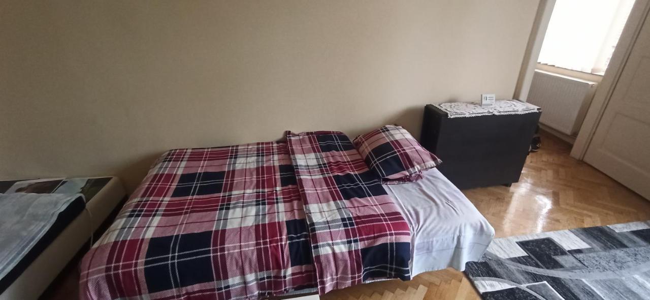 Robert'S Apartment Брашов Екстериор снимка